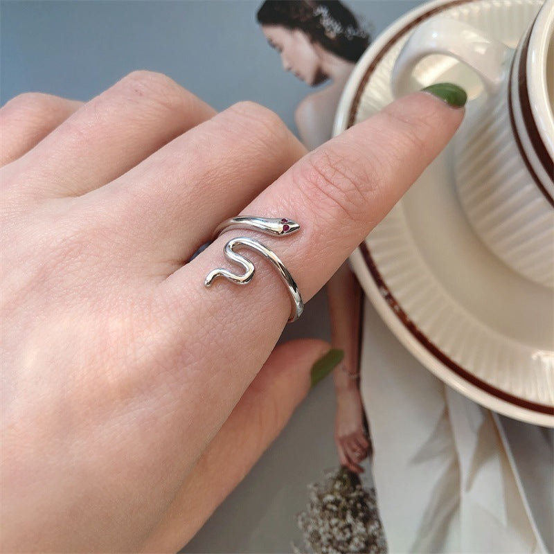 Simple temperament snake ring ring